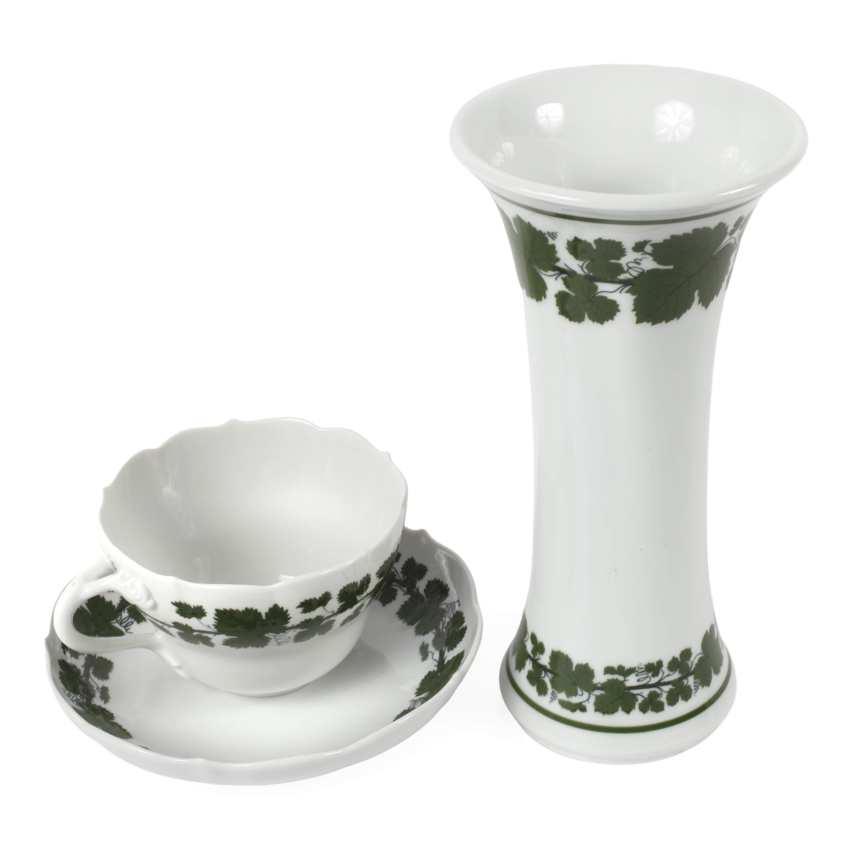 Meissen Café au Lait-Tasse und Vase Weinlaubdekor