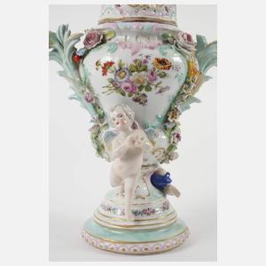 Kleine Potpourrivase mit Putten