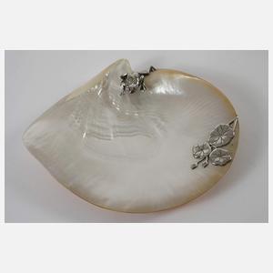 Drei Muschelschalen Perlmutt