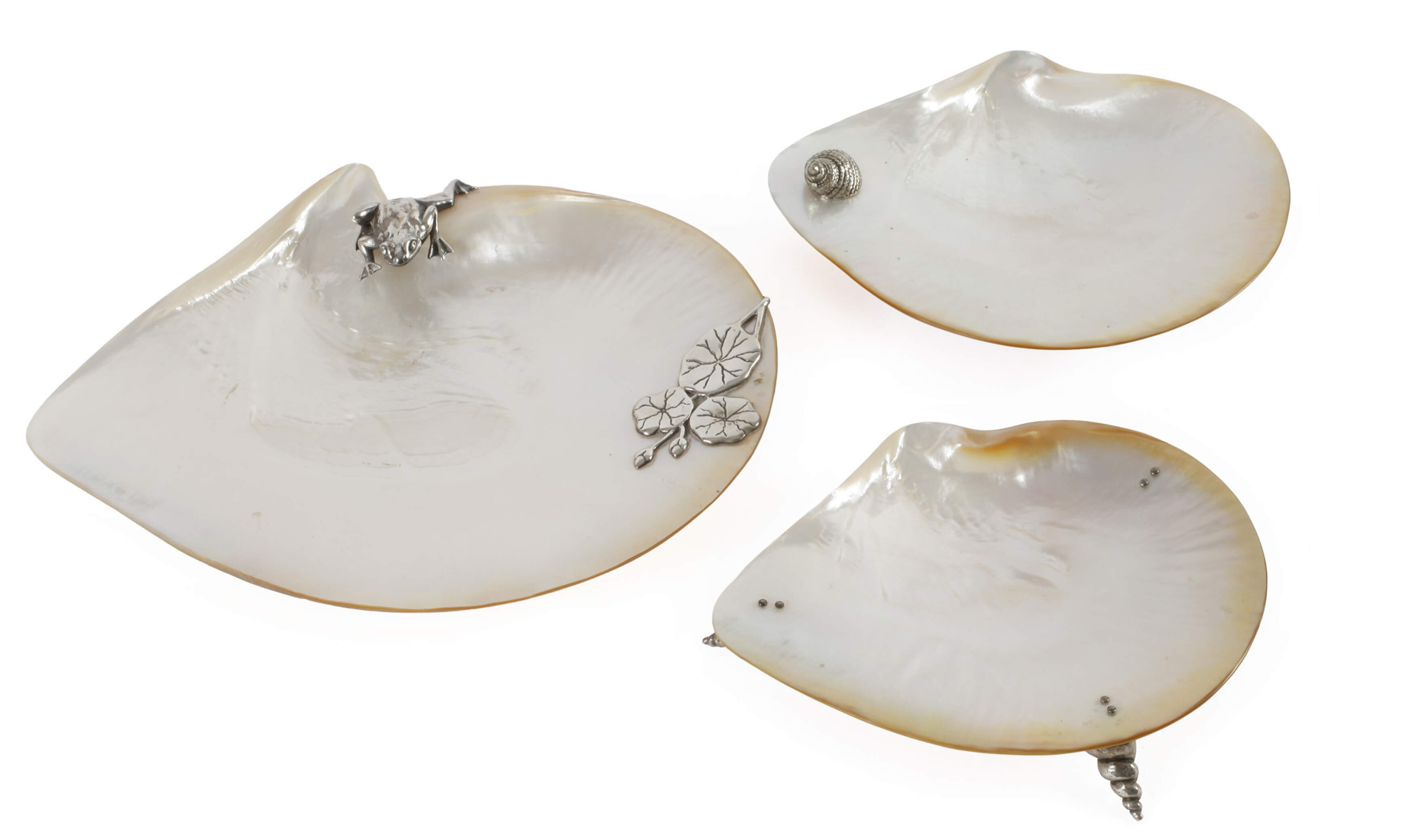 Drei Muschelschalen Perlmutt