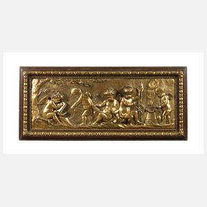 Übergroßes Relief mit Putten