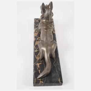 Henry Petrilly, liegender Schäferhund