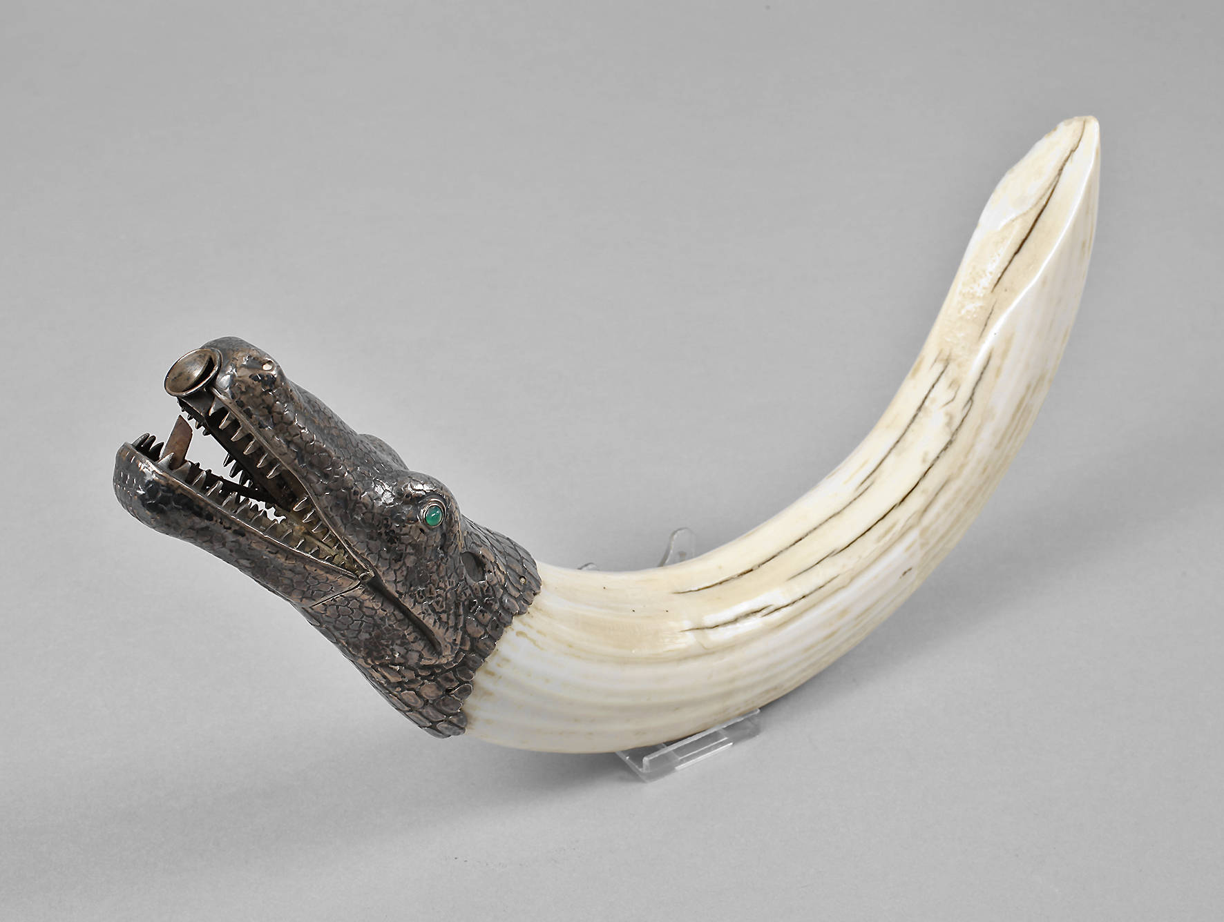 Figürlicher Zigarrenabschneider Walrosszahn