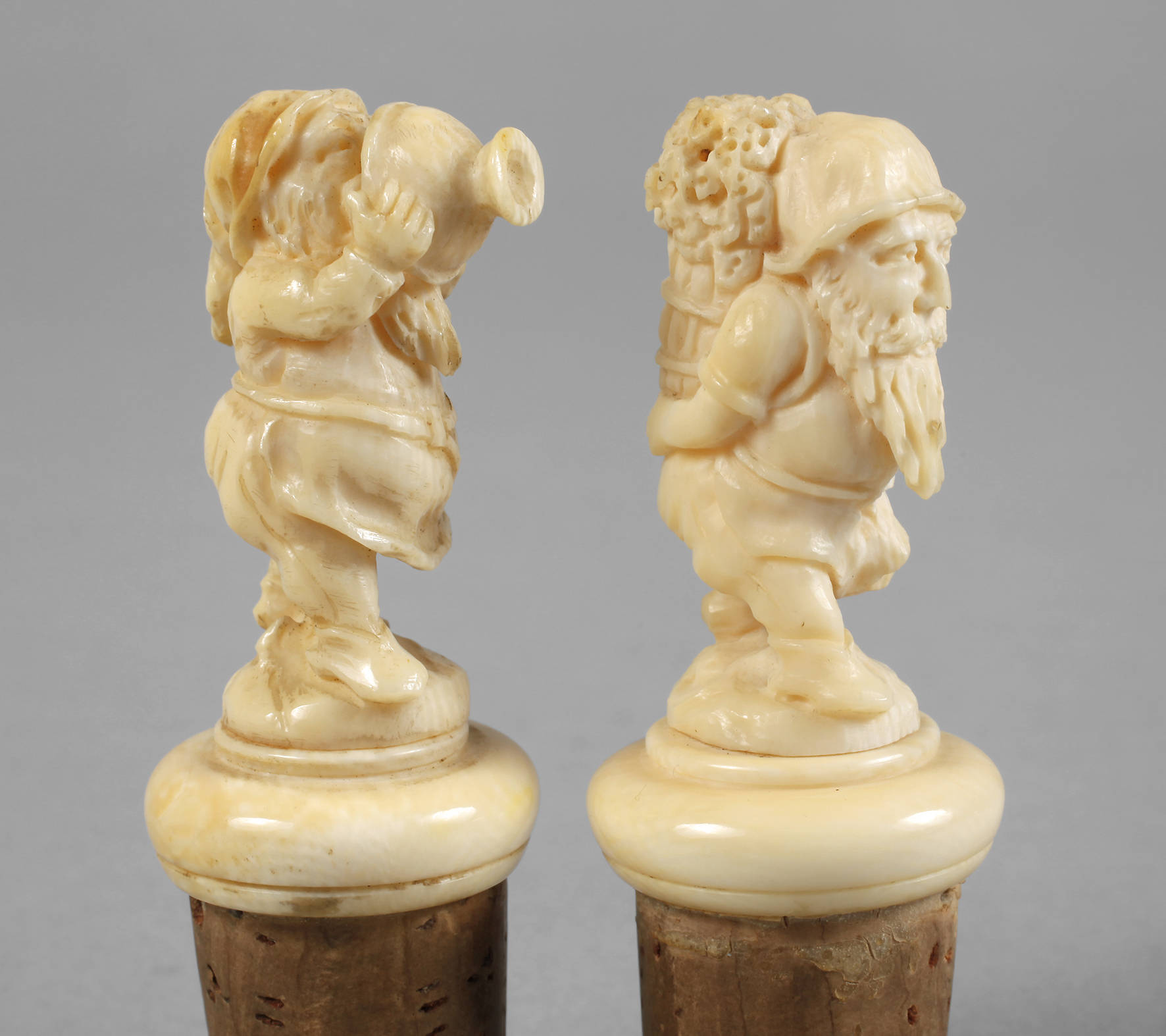 Paar Flaschenstopfen Elfenbein