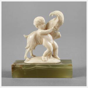 Feine Elfenbeinschnitzerei