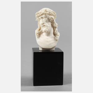 Feine Elfenbeinschnitzerei