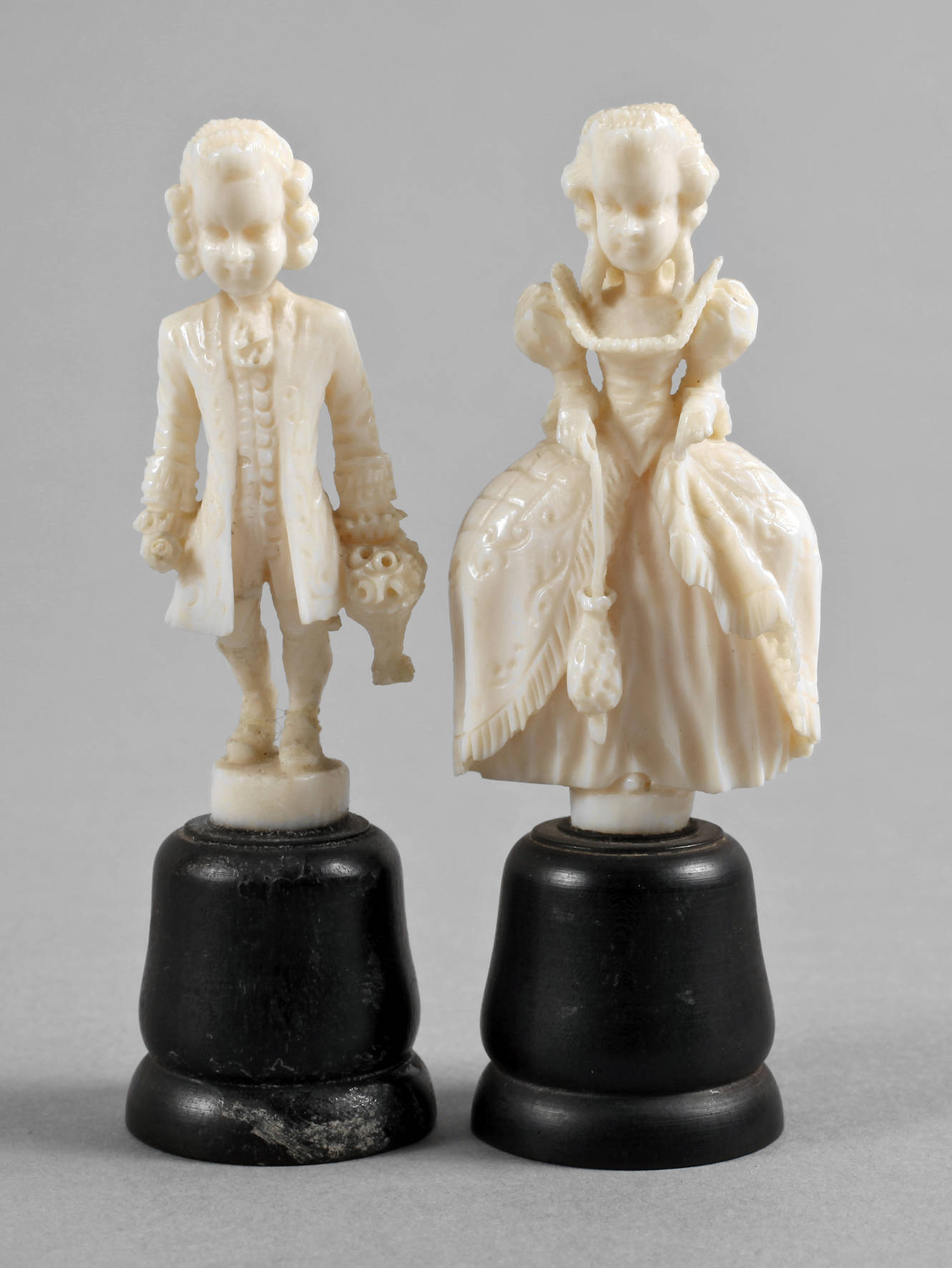 Paar Elfenbeinschnitzereien
