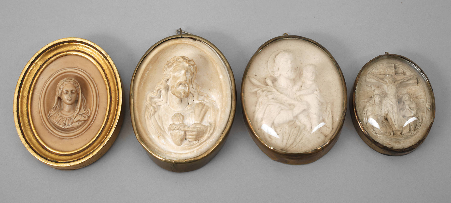 Vier Meerschaumschnitzereien