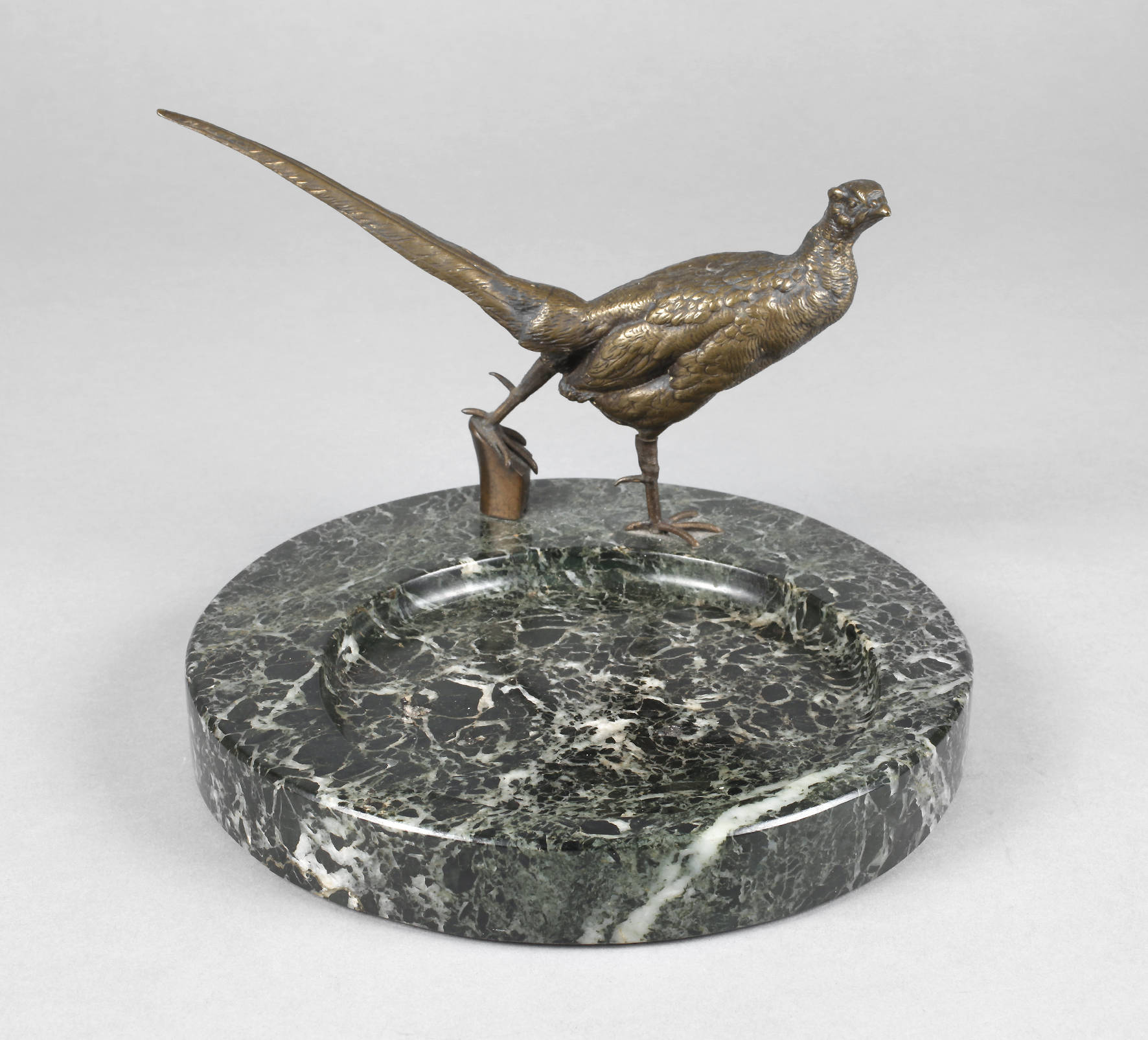 Figürliche Visitenkartenschale