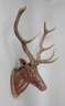 Geschnitzter Hirschkopf