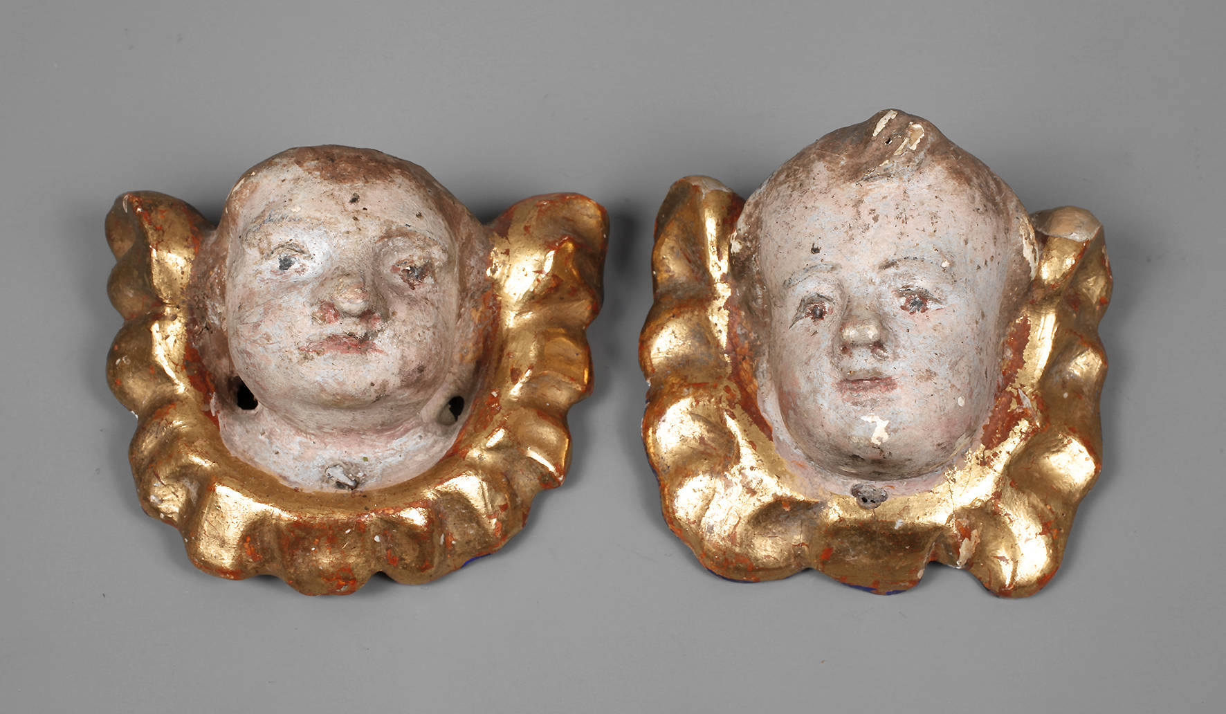Zwei Puttenköpfe