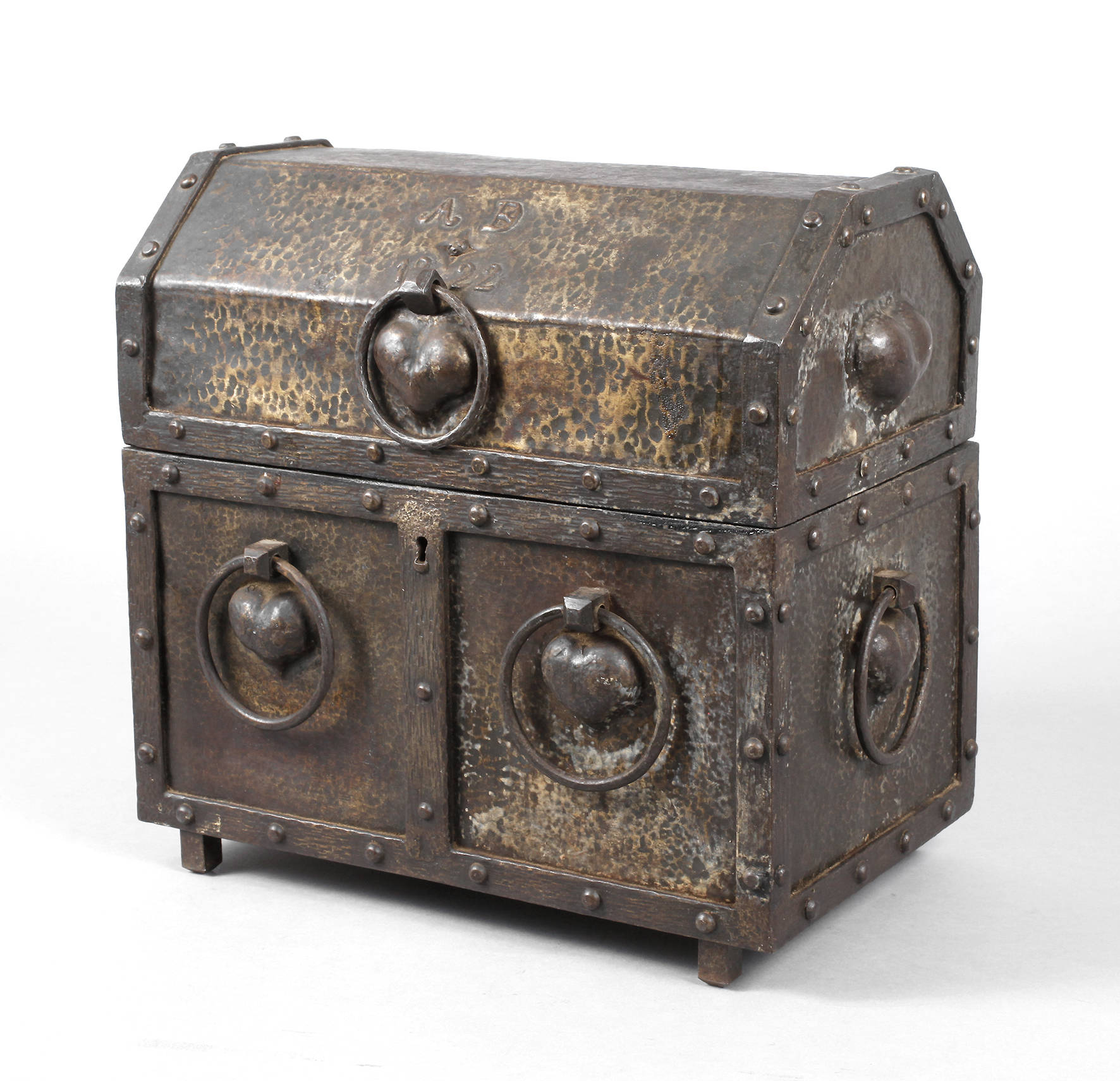 Kleine Eisentruhe