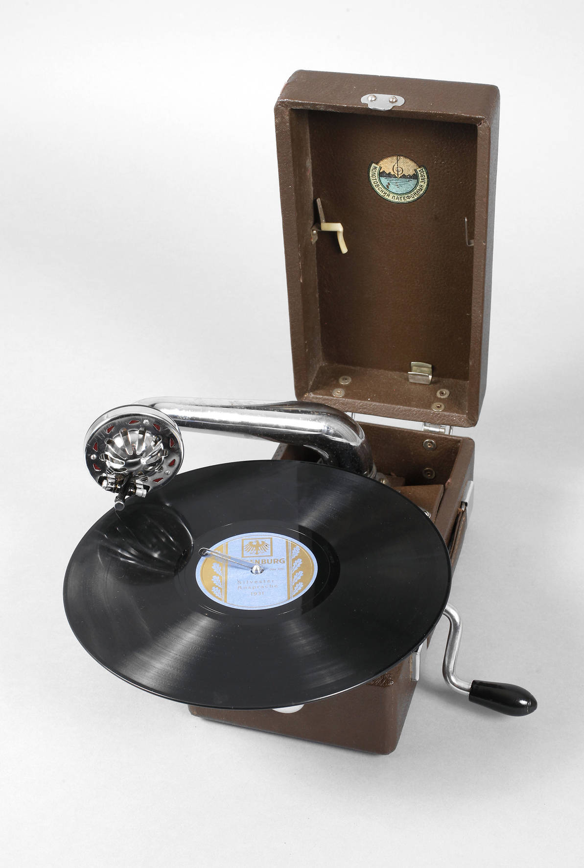 Kleines Koffergrammophon Russland