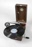 Kleines Koffergrammophon Russland
