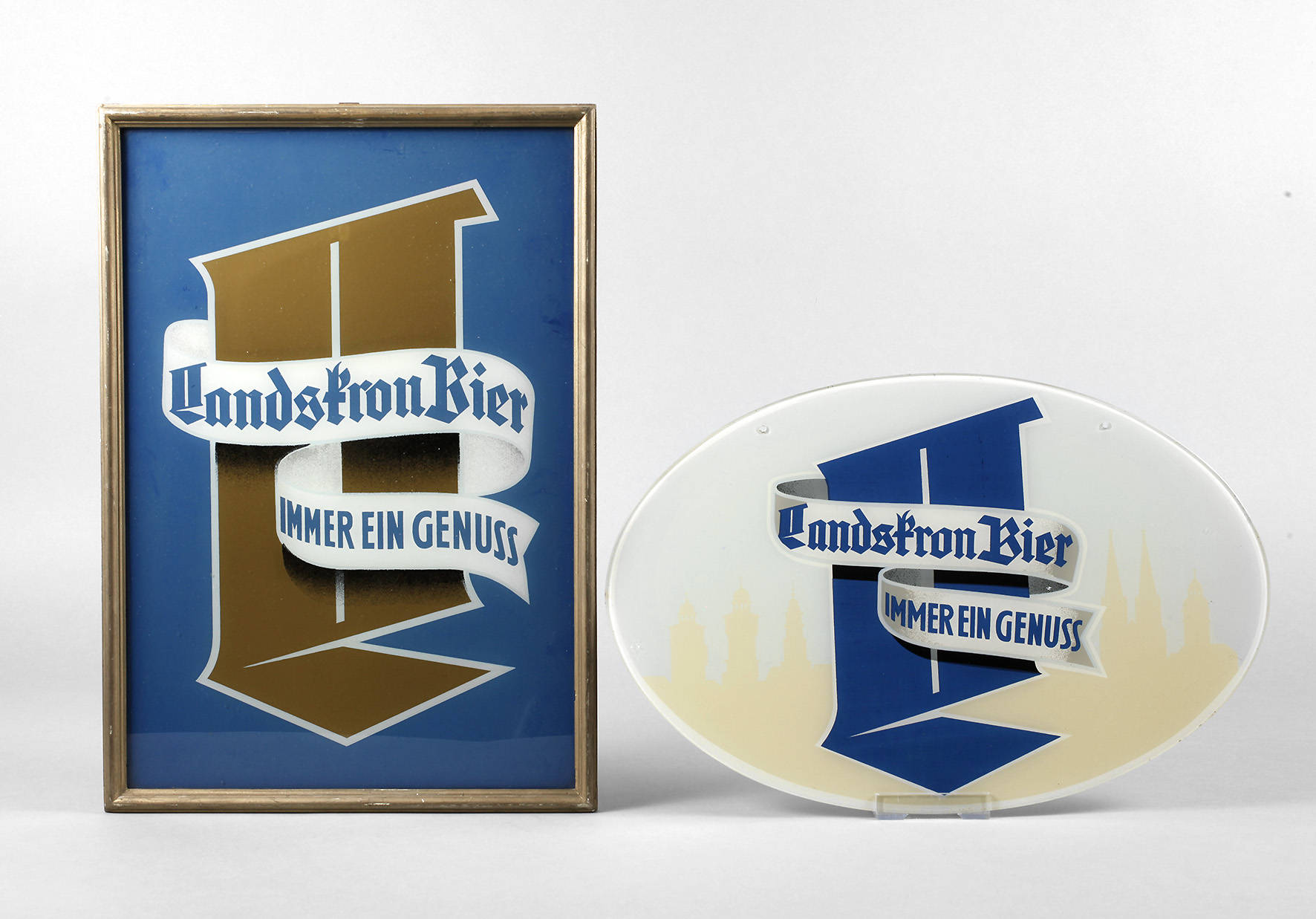 Zwei Werbeschilder Landskron Bier