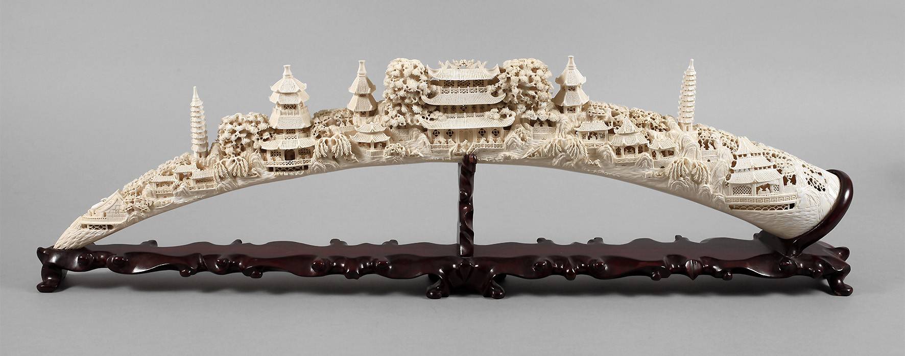 Große Zierschnitzerei Elfenbein