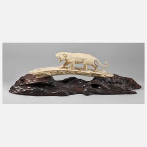 Geschnitzte Tigerplastik