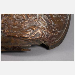 Reliefiertes Bronzefragment