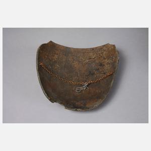 Reliefiertes Bronzefragment