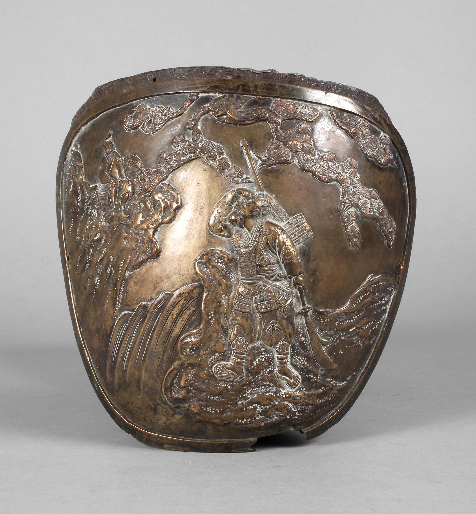 Reliefiertes Bronzefragment