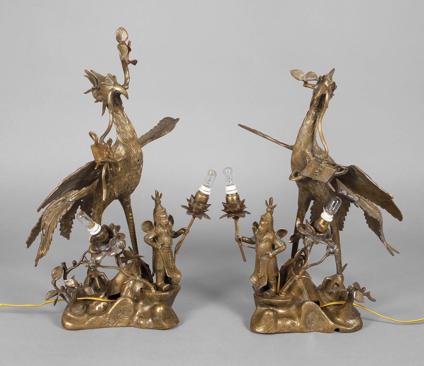 Paar figürliche Bronzelampen