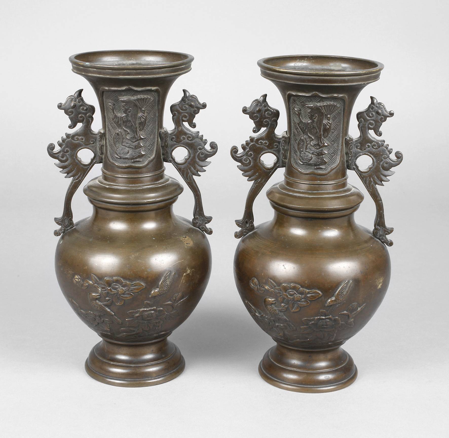Paar Bronzevasen