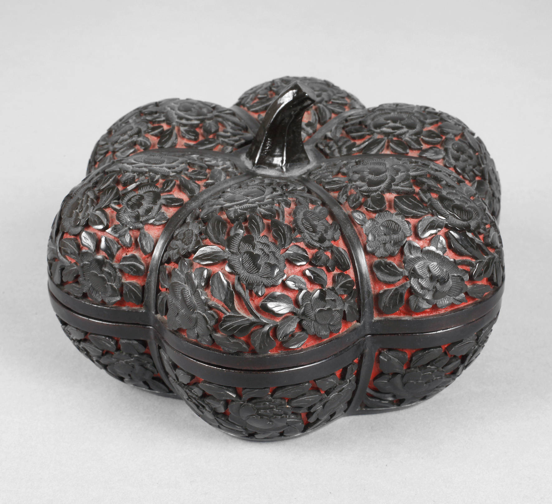 Deckeldose Lackschnitzerei