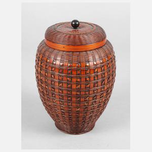 Deckelvase mit Bambusgeflecht