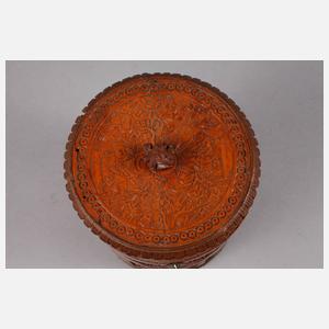 Geschnitzte Deckeldose