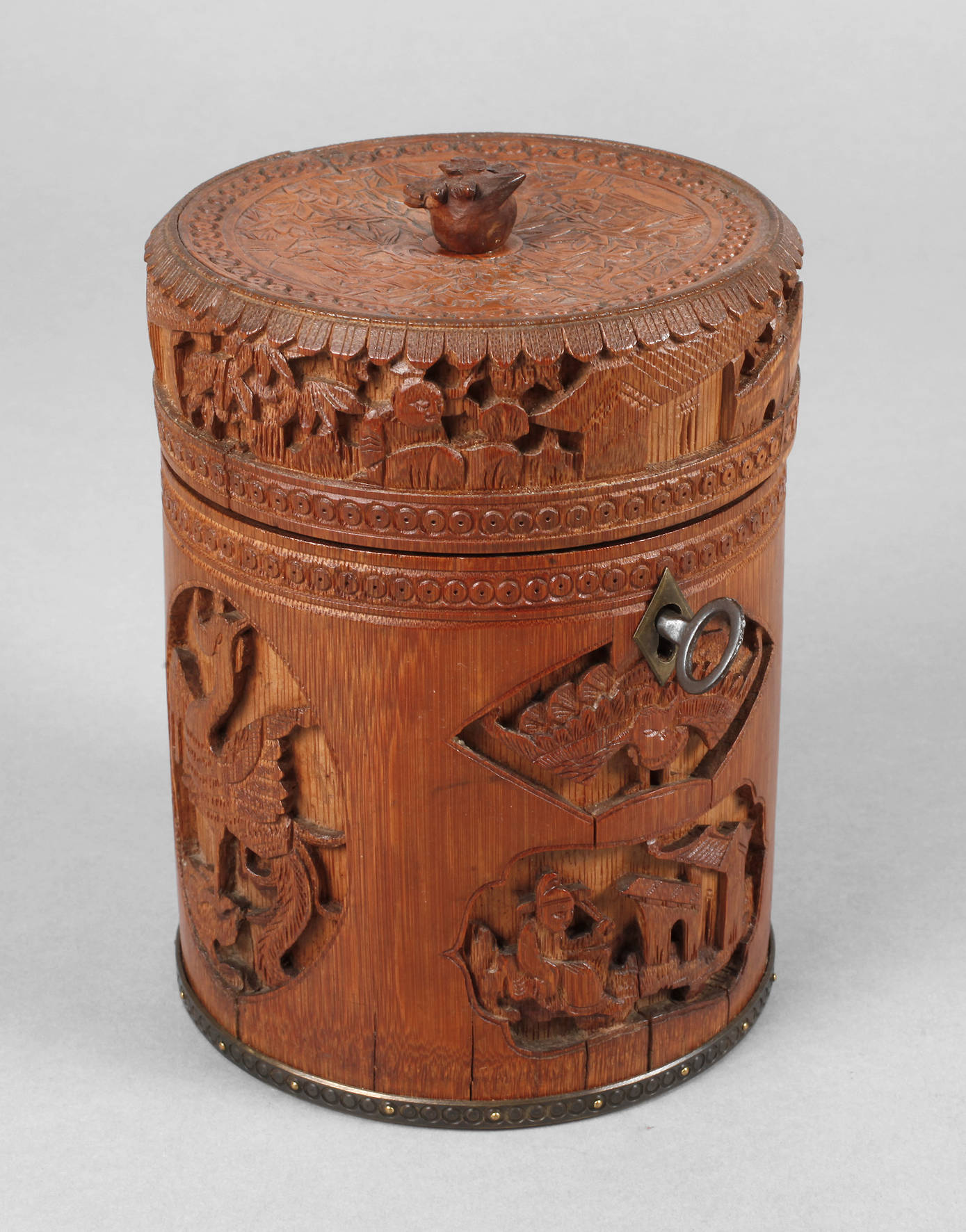 Geschnitzte Deckeldose