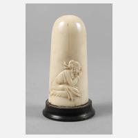 Figürliche Elfenbeinschnitzerei111