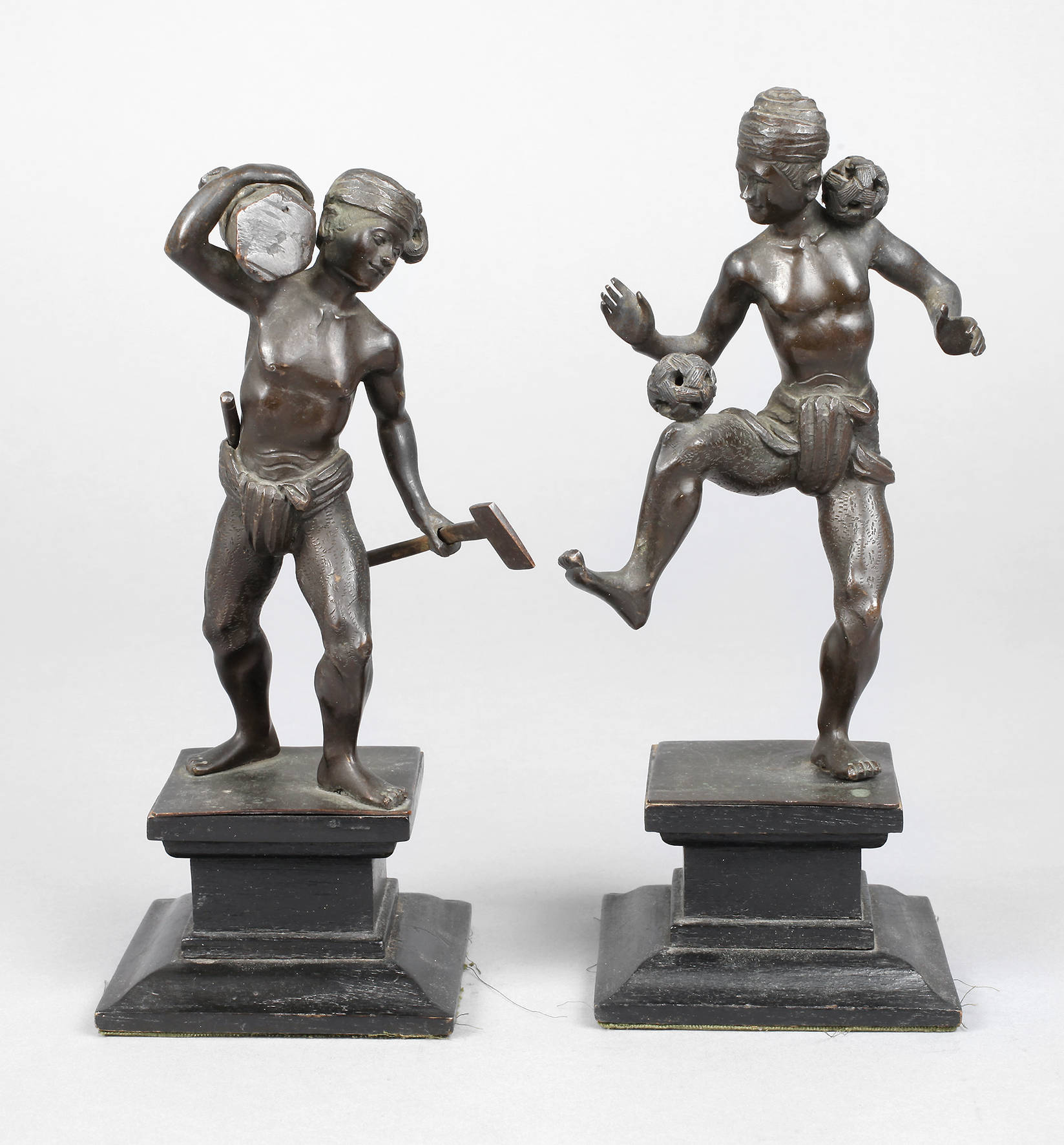 Paar figürliche Bronzen