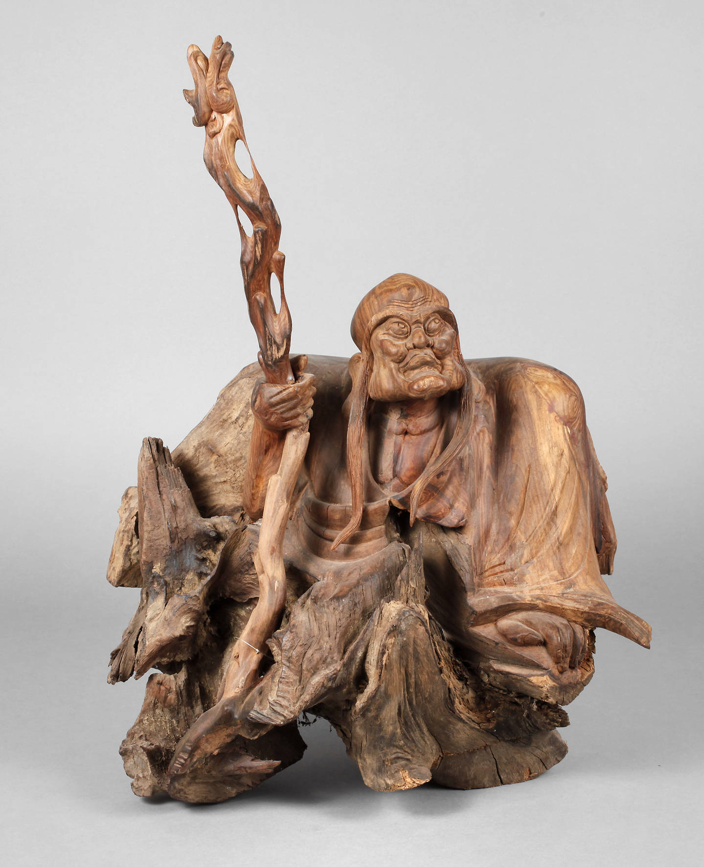 Große Teakholz-Plastik