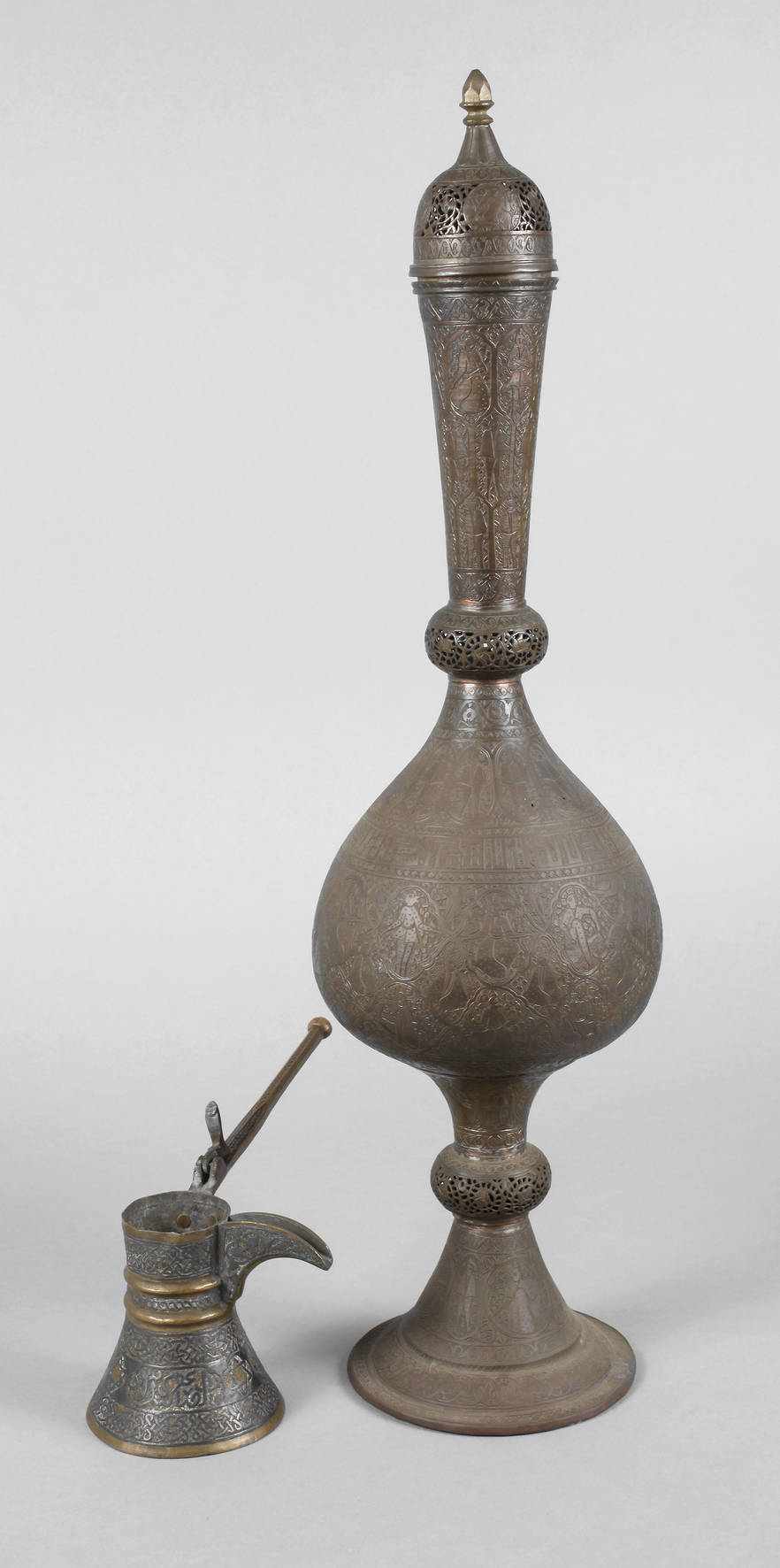 Mokkakännchen und Duftgefäß