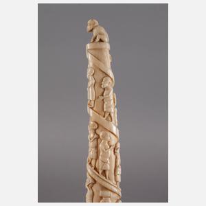 Beschnitzter Stoßzahn eines Waldelefanten