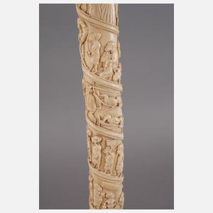 Beschnitzter Stoßzahn eines Waldelefanten