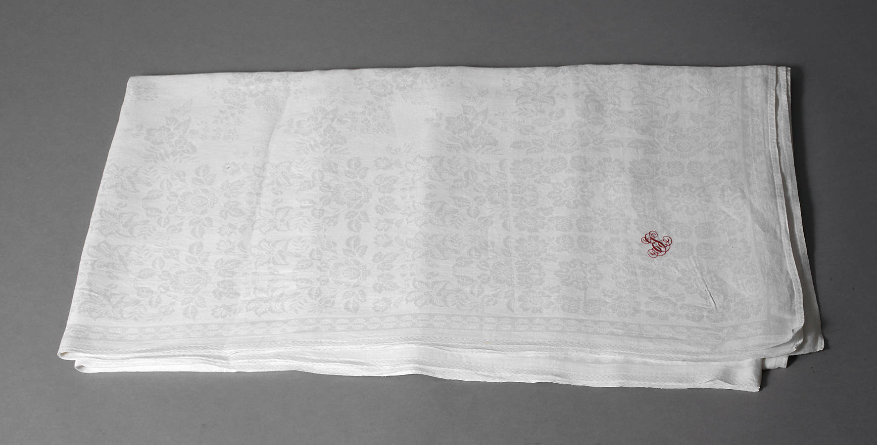 Tafeltuch mit Blütendekor