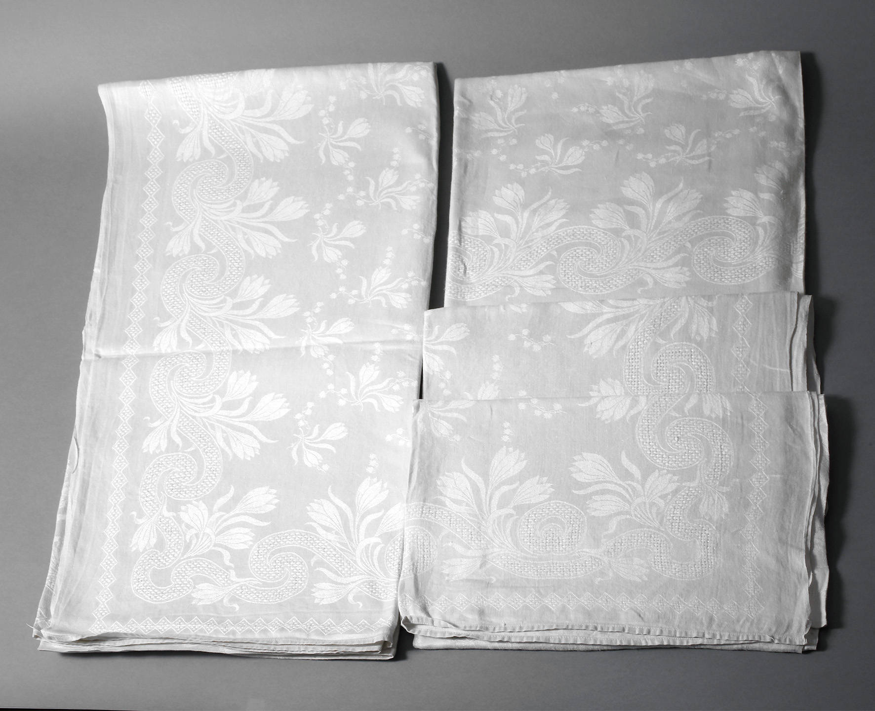 Tafelgarnitur mit Krokusdekor