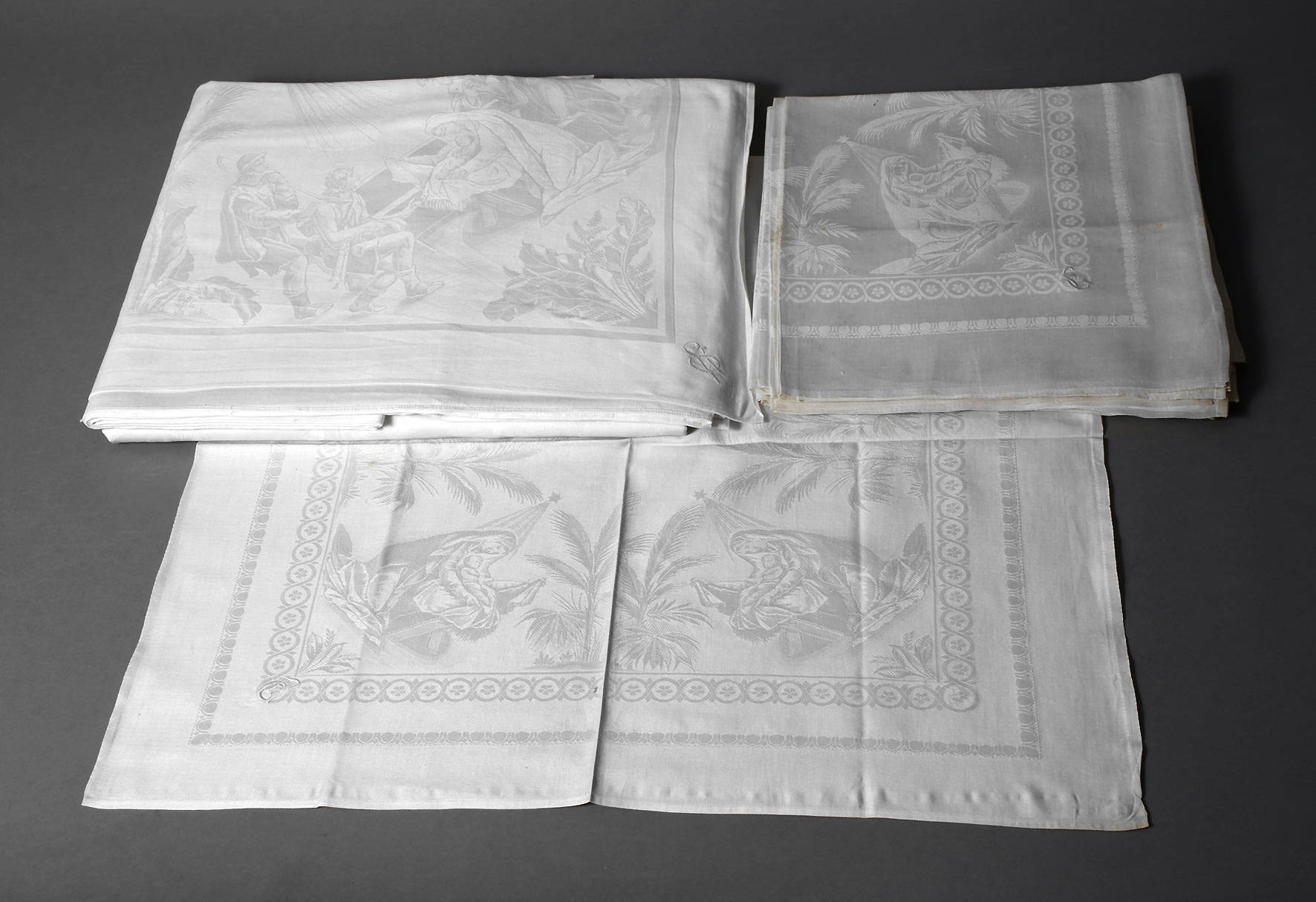 Tafelgarnitur mit religiösem Motiv