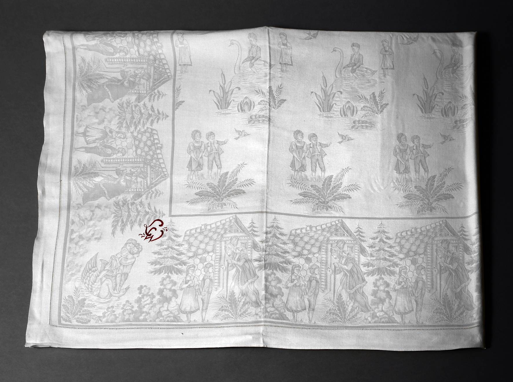 Tafeltuch mit Märchenmotiv