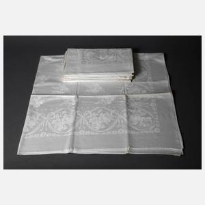 Tafelgarnitur mit Blütendekor