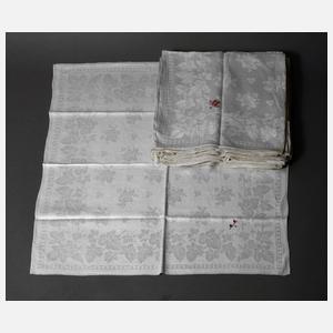 Sechzehn Servietten mit Weinlaubdekor