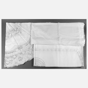 Drei Tischdecken mit Klöppelspitze