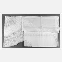 Drei Tischdecken mit Klöppelspitze111