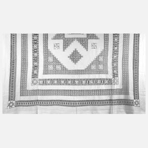 Große filigrane Handarbeitsdecke