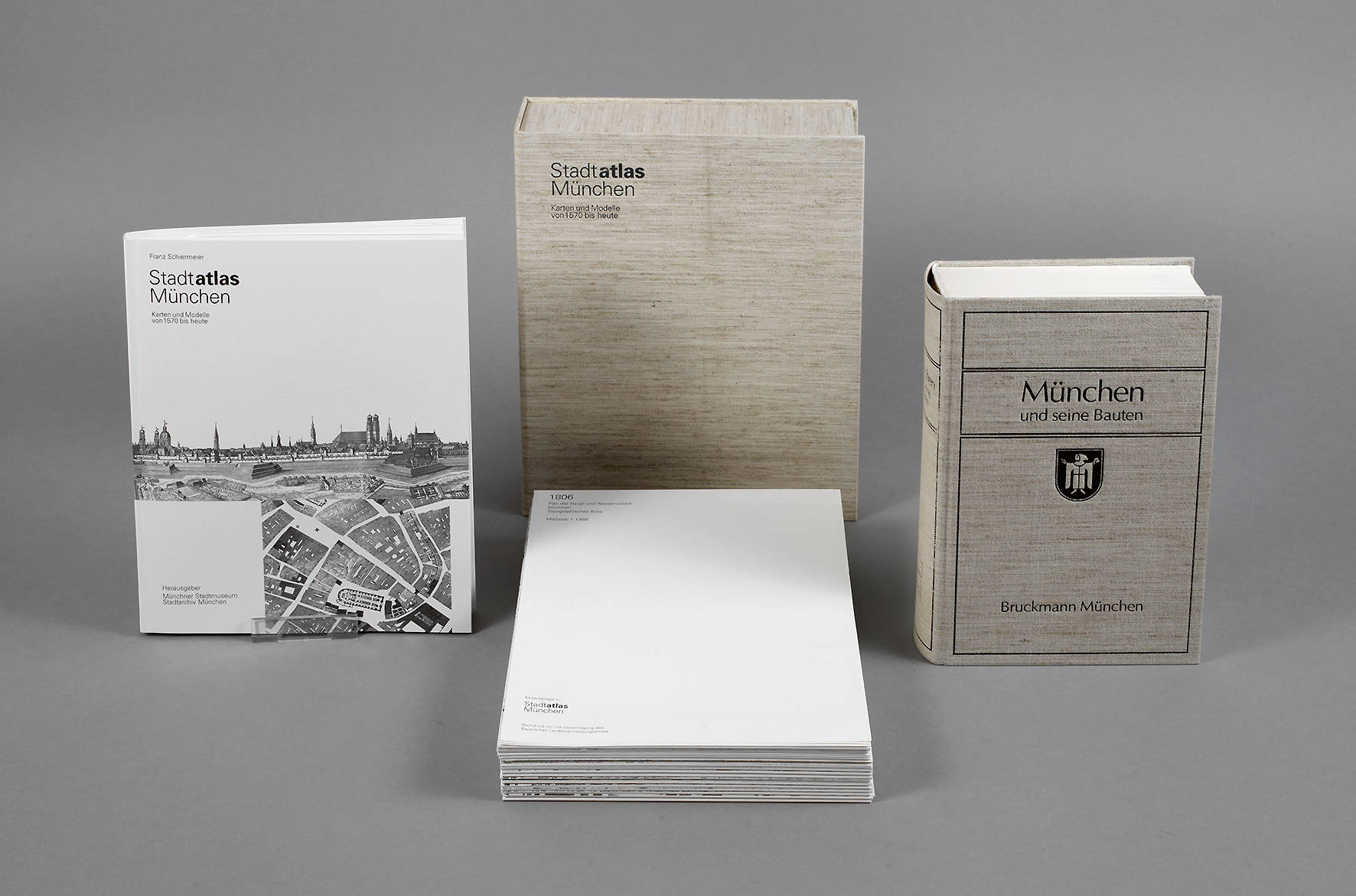 Zwei Fachbücher Münchner Architektur