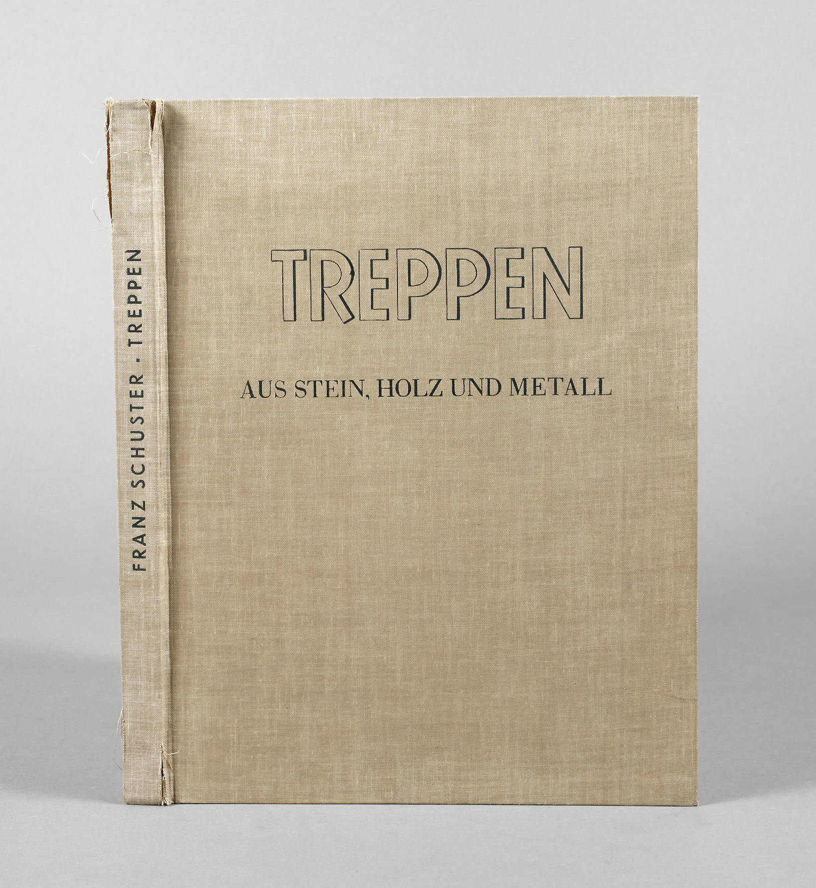 Treppen aus Stein, Holz und Metall