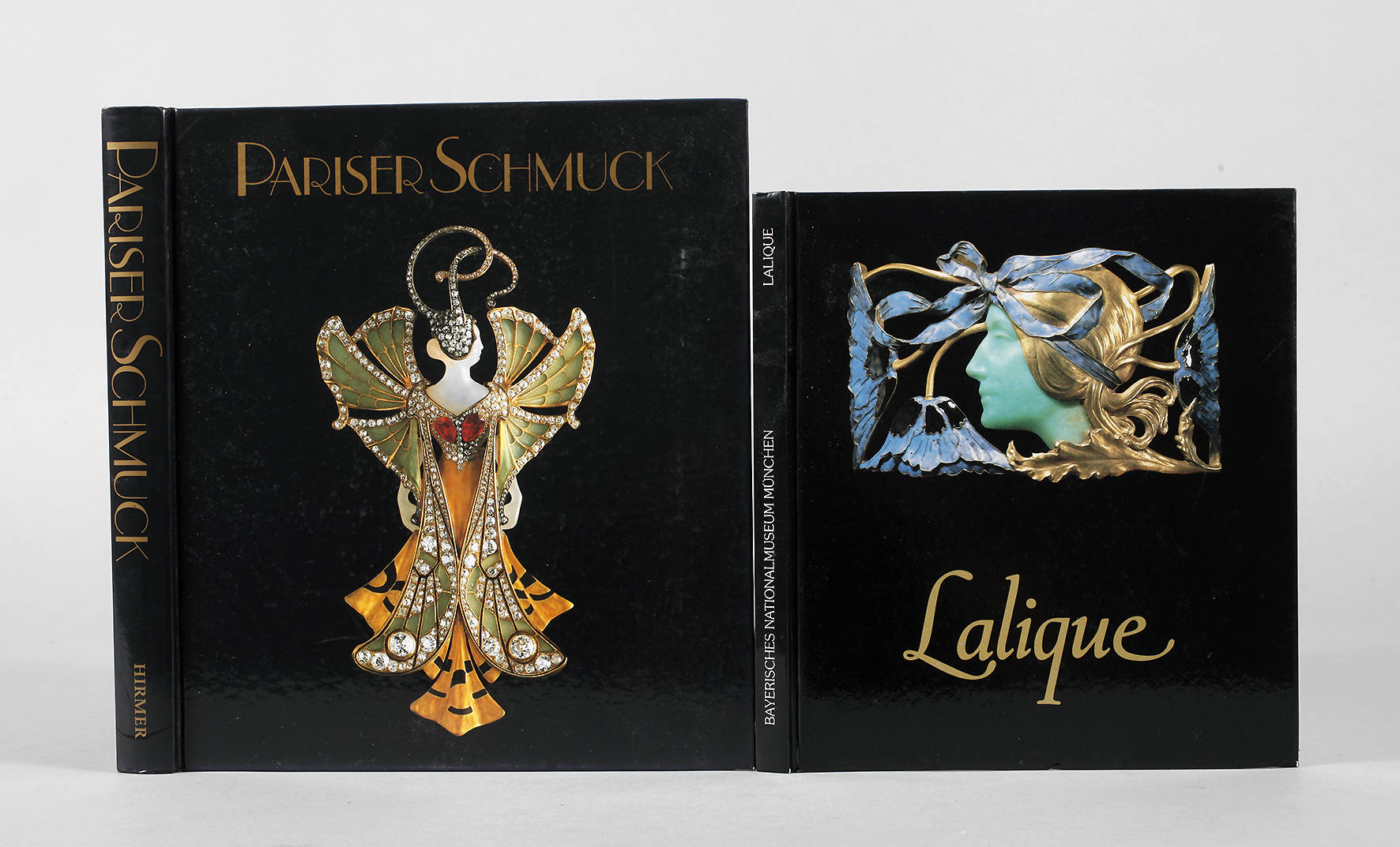 Zwei Ausstellungskataloge Schmuck