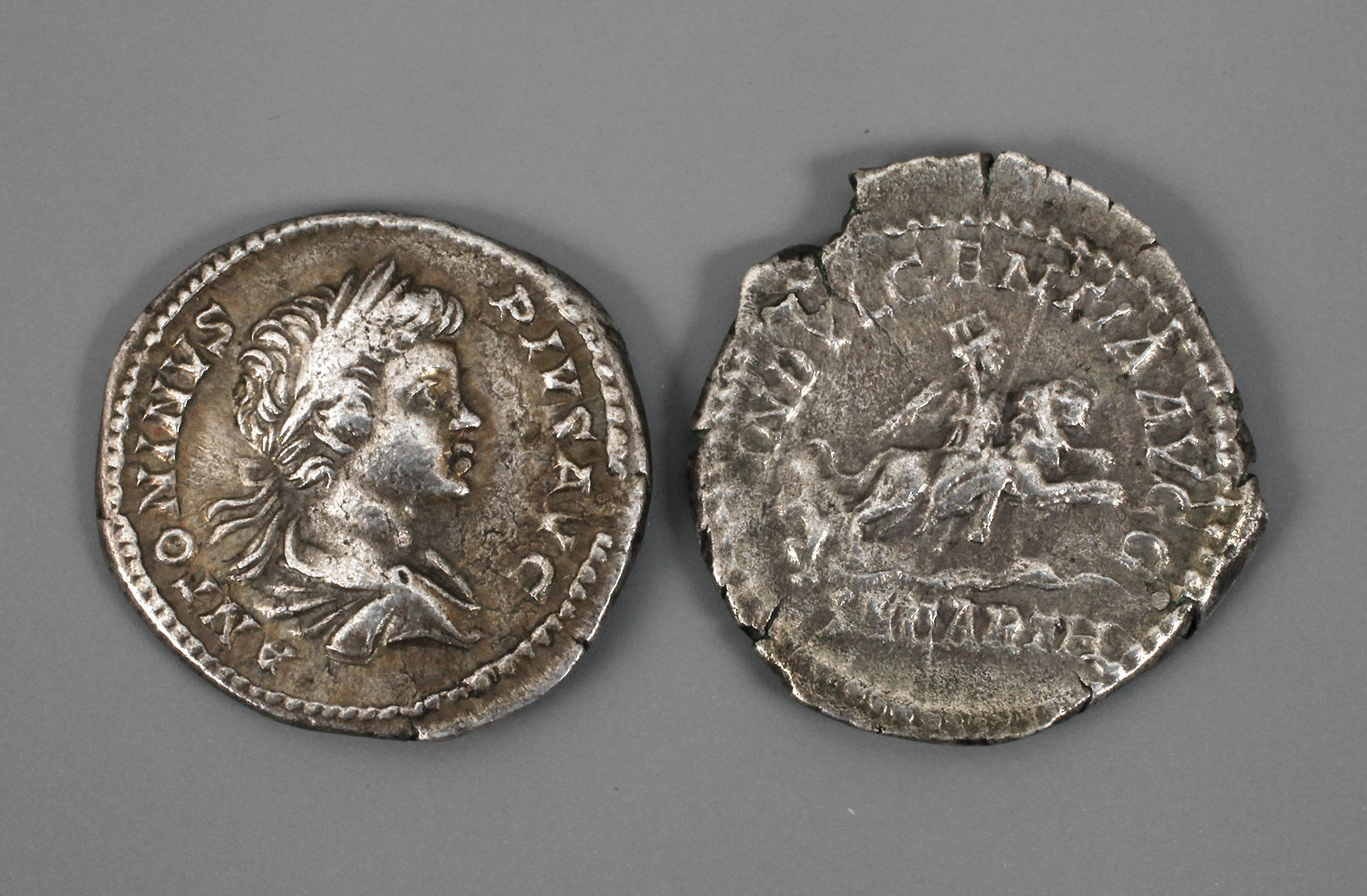Zwei antike römische Denar