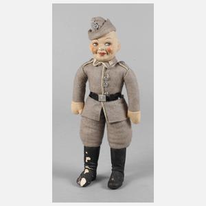 Kleine Puppe als Offizier